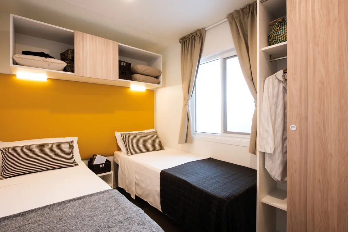 Camera con due letti singoli della mobile home Diamond